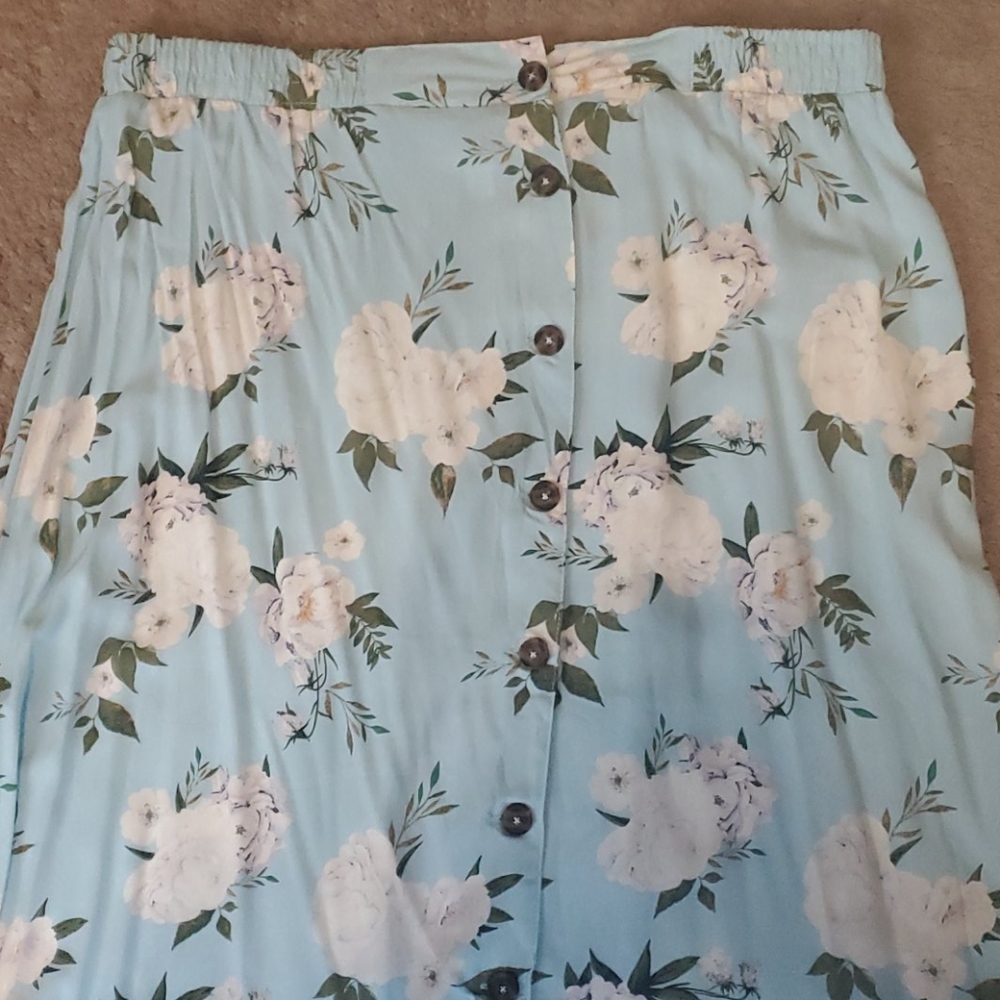 Floral High-Low Button Skirt